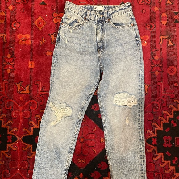 Zara Ripped Mom Jeans size US 26 - Picture 2 of 6